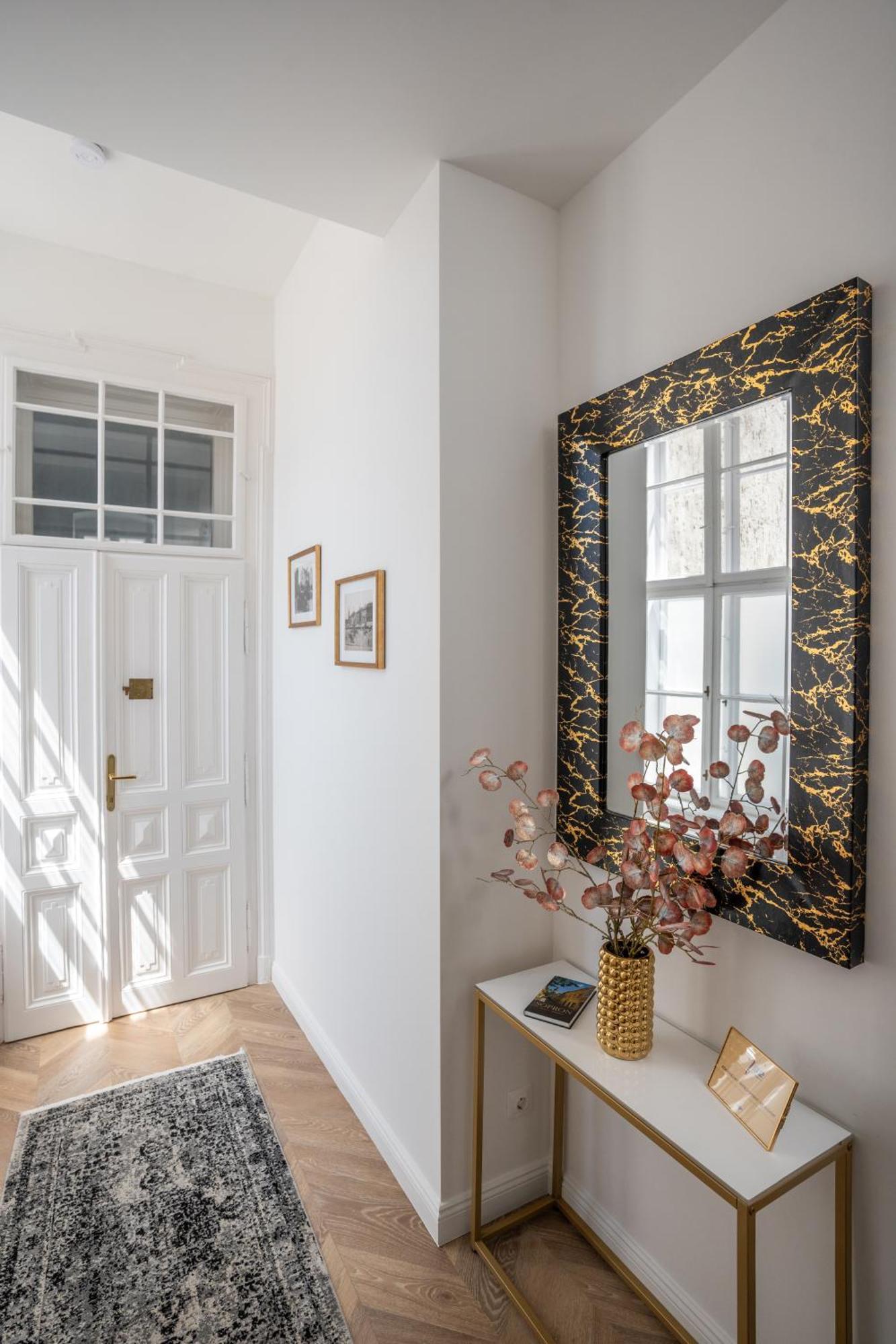 V62 Studio Apartments- Downtown Sopron شوبرون المظهر الخارجي الصورة